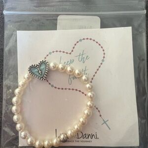 Luca + Danni ROSARY HEART STRETCH BRACELET WITH CRYSTAL WHITE PEARL BEADS